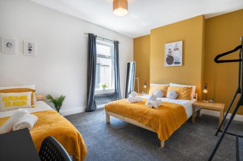 central 2 bedroom house parking