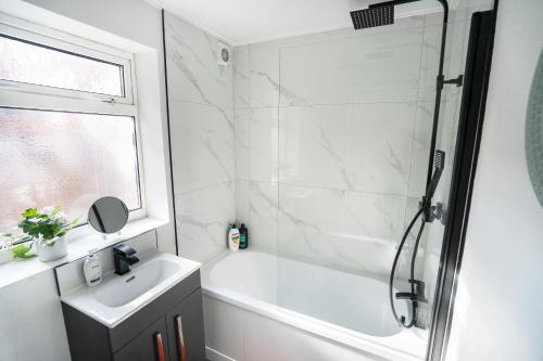 central 2 bedroom house parking