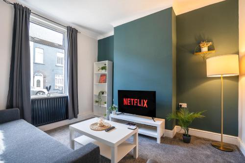 central 2 bedroom house parking