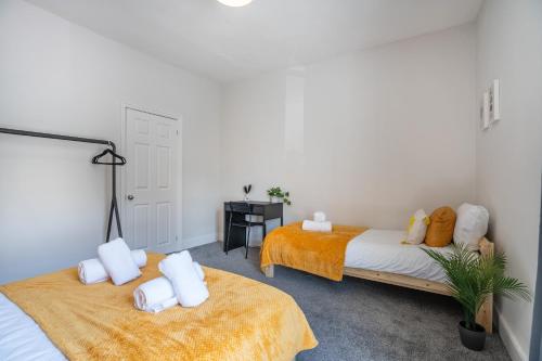 central 2 bedroom house parking