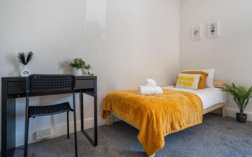 central 2 bedroom house parking