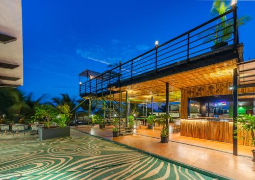 whoopers boutique morjim