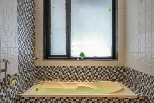 whoopers boutique morjim