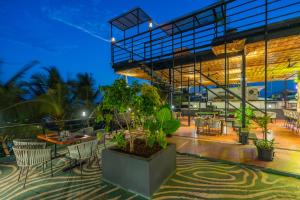 whoopers boutique morjim