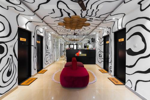 whoopers boutique morjim