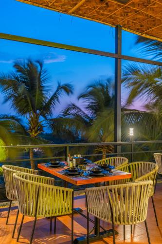 whoopers boutique morjim