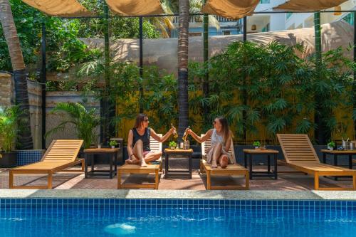 whoopers boutique morjim