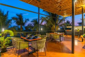 whoopers boutique morjim