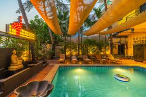 whoopers boutique morjim