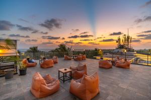 whoopers boutique morjim