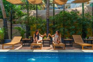 whoopers boutique morjim