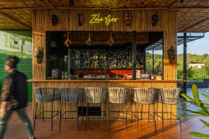 whoopers boutique morjim