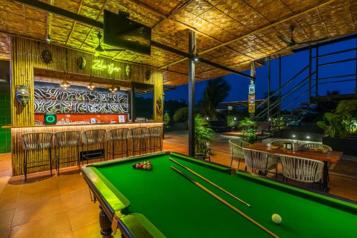 whoopers boutique morjim