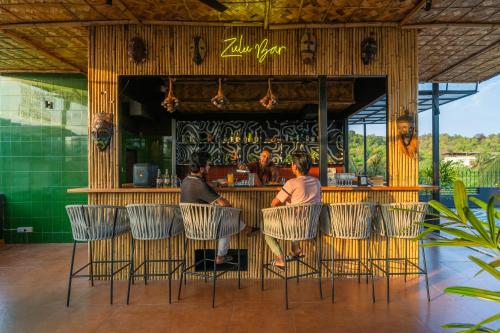 whoopers boutique morjim