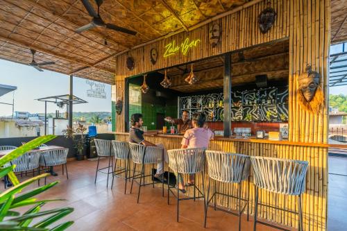 whoopers boutique morjim