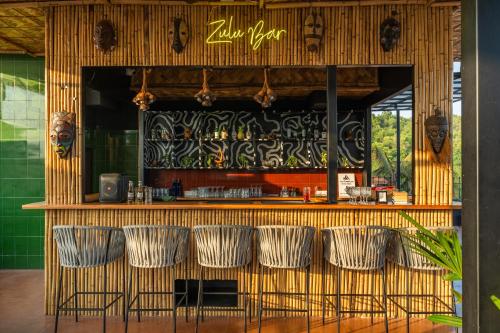 whoopers boutique morjim