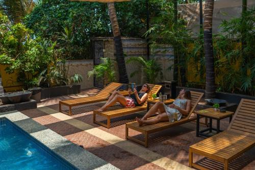 whoopers boutique morjim