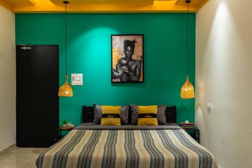 whoopers boutique morjim