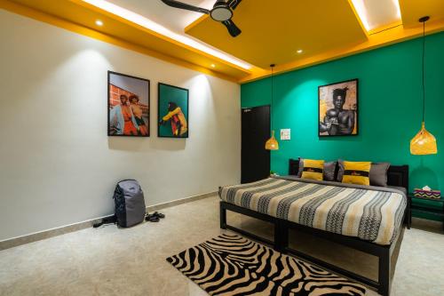 whoopers boutique morjim