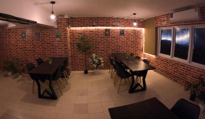 kpop hostel