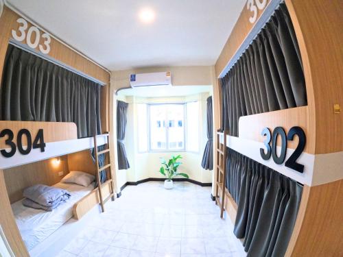 Kpop Hostel,,2 star