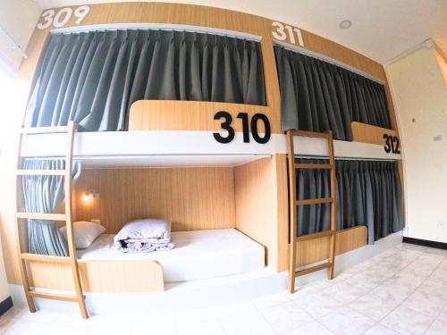kpop hostel