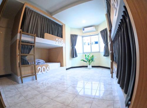 kpop hostel