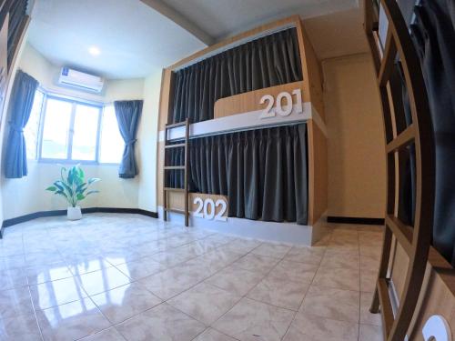 kpop hostel