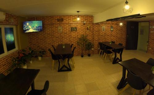 kpop hostel