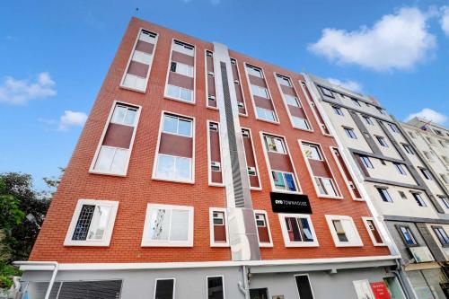super townhouse ecity inn