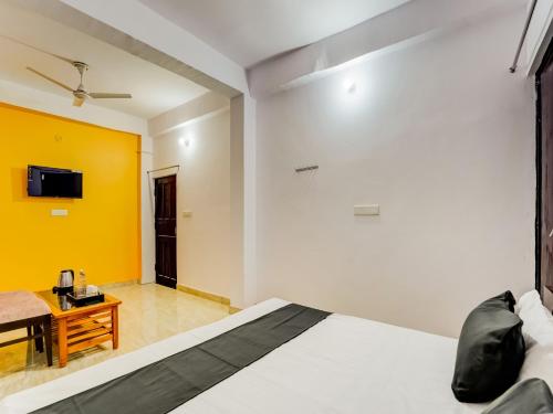 Hotel O Varusiya Guest House,,4 star