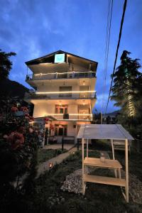 beholden stay and cafe