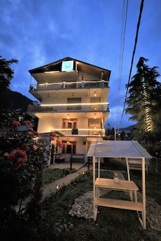 beholden stay and cafe