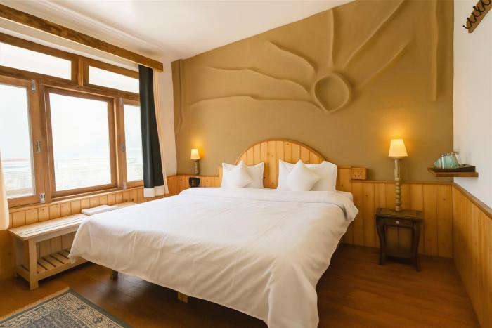 beholden stay and cafe