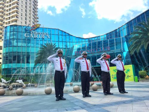 seafront country garden danga bay by lions bay