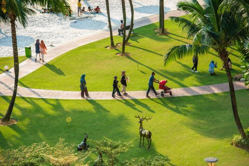 seafront country garden danga bay by lions bay