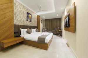 hotel golden peacock