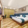 hotel golden peacock