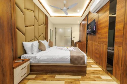 Hotel Golden Peacock,,3 star