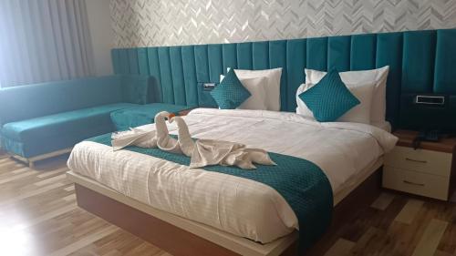Hotel Golden Peacock,,3 star