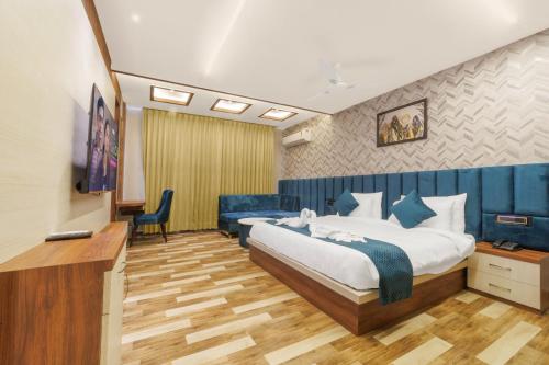 Hotel Golden Peacock,,3 star