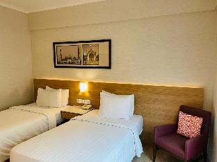 maple tree lucknow couple friendly