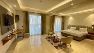 maple tree lucknow couple friendly