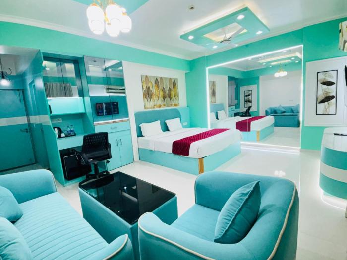 maple tree lucknow couple friendly