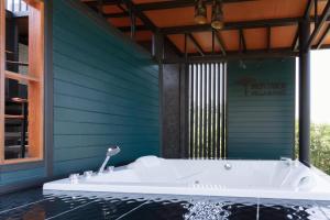 Huather Villa & Cafe,,4 star