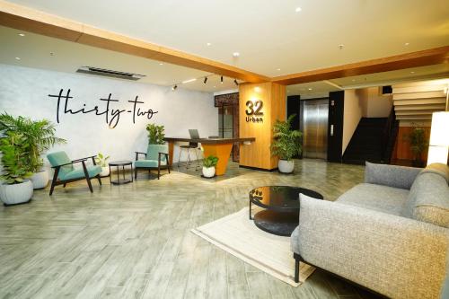 32 Urban By Akoya Hotels - Gachibowli, West Hyderabad,,3 star