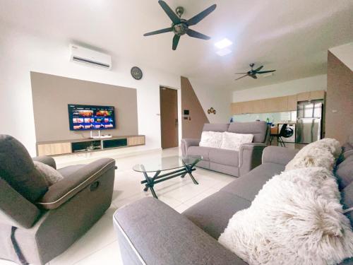 monic staycation greenhaven near senibongandregency
