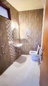 roomshala 140 hotel 24and7 malviya nagar