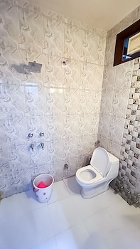 roomshala 140 hotel 24and7 malviya nagar