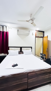 roomshala 140 hotel 24and7 malviya nagar